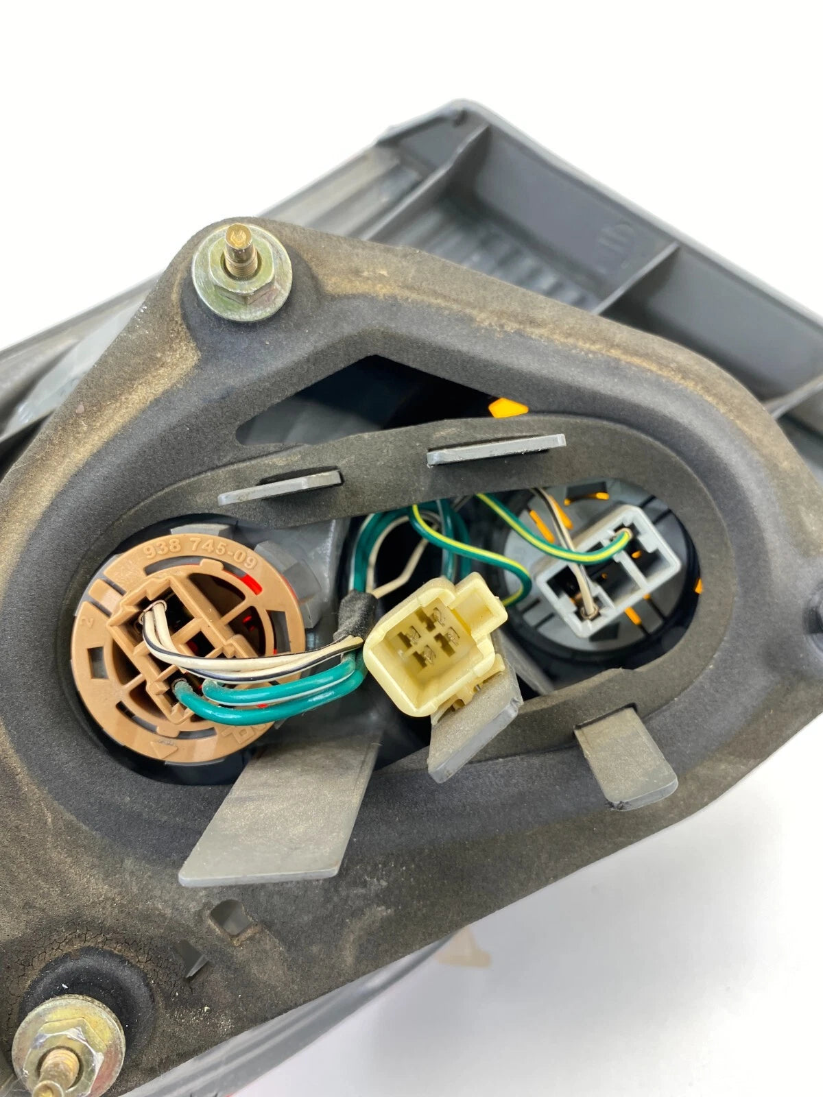 2005-2008 TOYOTA COROLLA REAR RIGHT SIDE OUTER TAIL LIGHT TAILLIGHT LAMP OEM