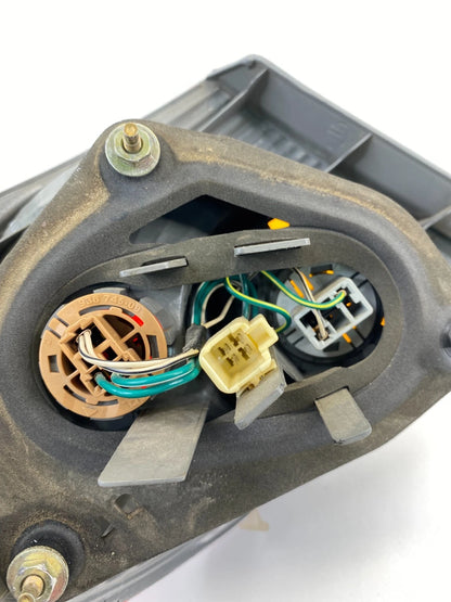 2005-2008 TOYOTA COROLLA REAR RIGHT SIDE OUTER TAIL LIGHT TAILLIGHT LAMP OEM