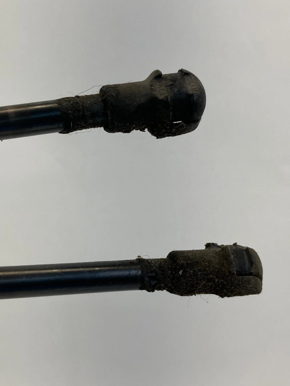 04-09 MITSUBISHI GALANT REAR TRUNK LIFTGATE TAILGATE SUPPORT SHOCK STRUTS PAIR
