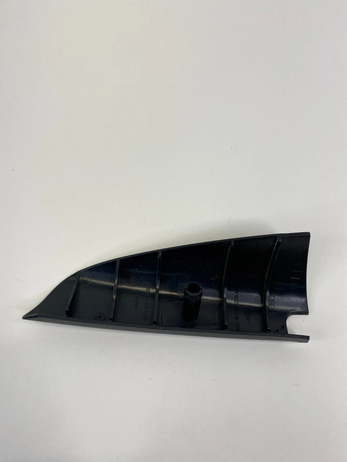 2006-2013 AUDI A3 REAR LEFT INTERIOR DOOR PANEL WINDOW CORNER TRIM 8P4-857-569
