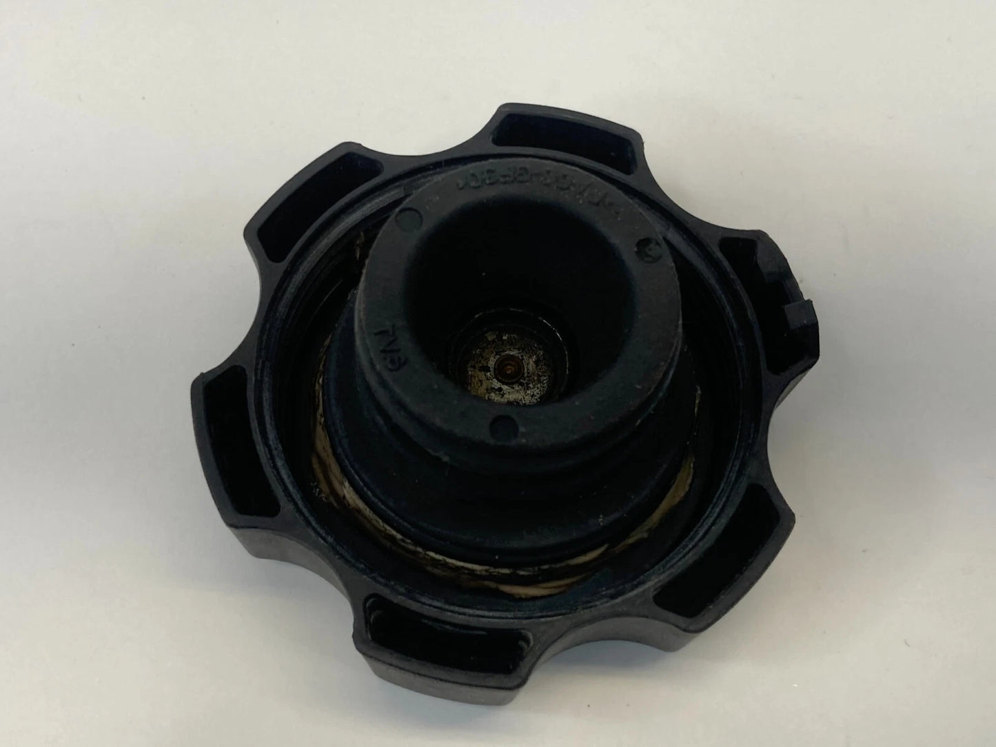 2011-2019 CHEVROLET CRUZE 1.8L RADIATOR COOLANT SURGE RESERVOIR TANK CAP LID OEM
