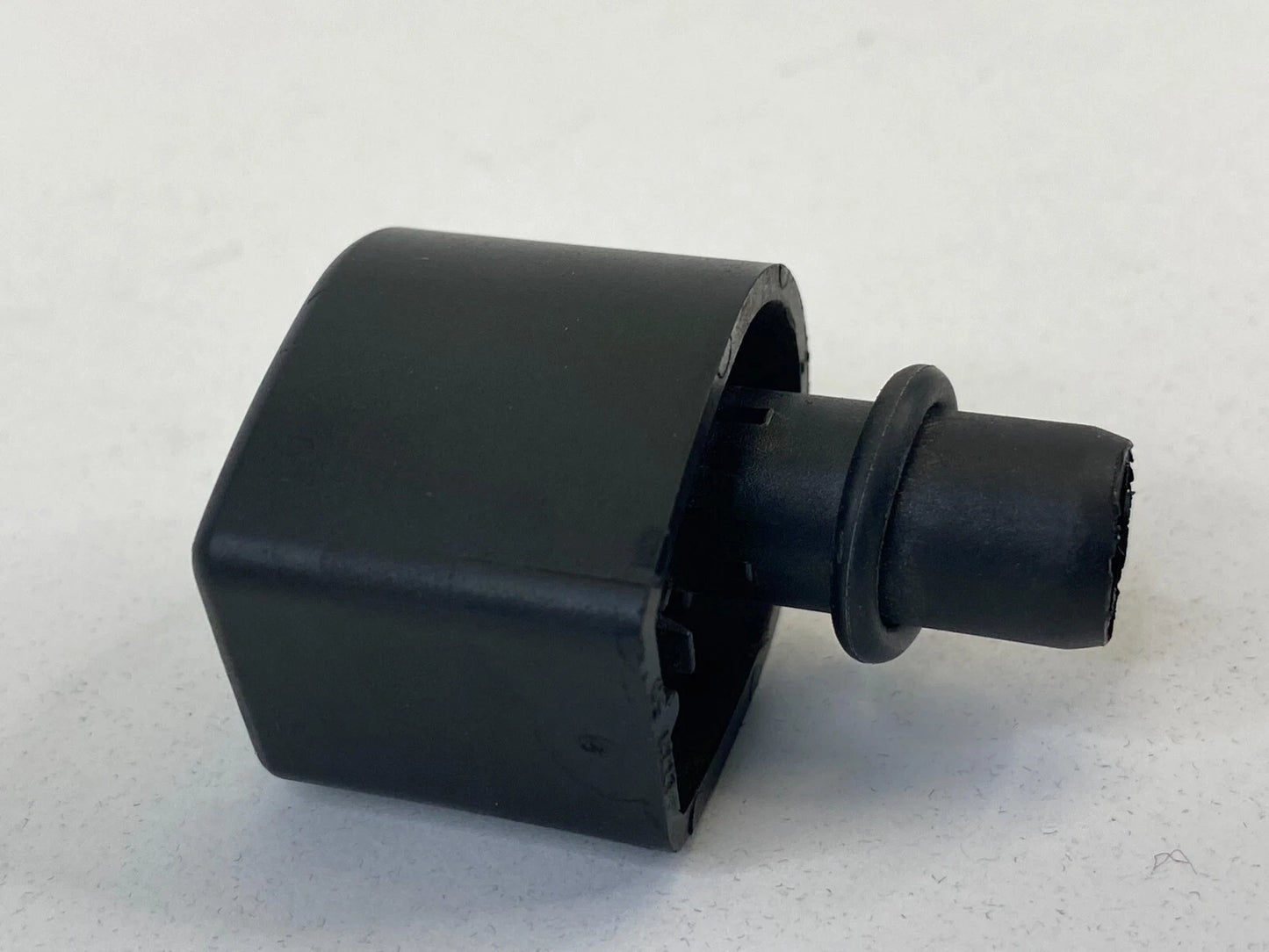 2002 MERCEDES BENZ CLK 430 4.3L AT TRANSMISSION OIL TUBE CAP COVER A1402700091