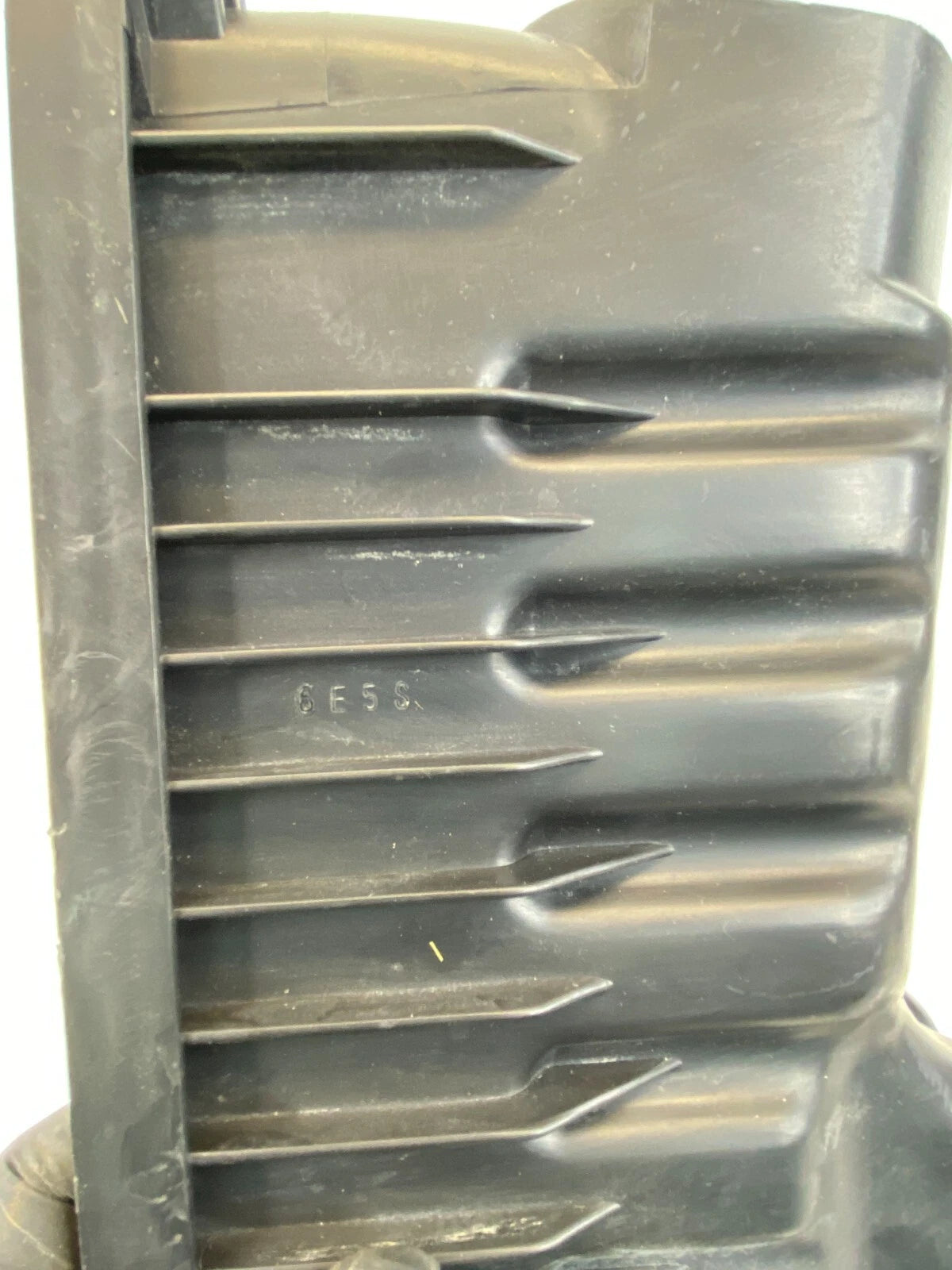 2007-2009 HYUNDAI SANTA FE 3.3L V6 AIR INTAKE CLEANER BOX HOUSING LOWER COVER