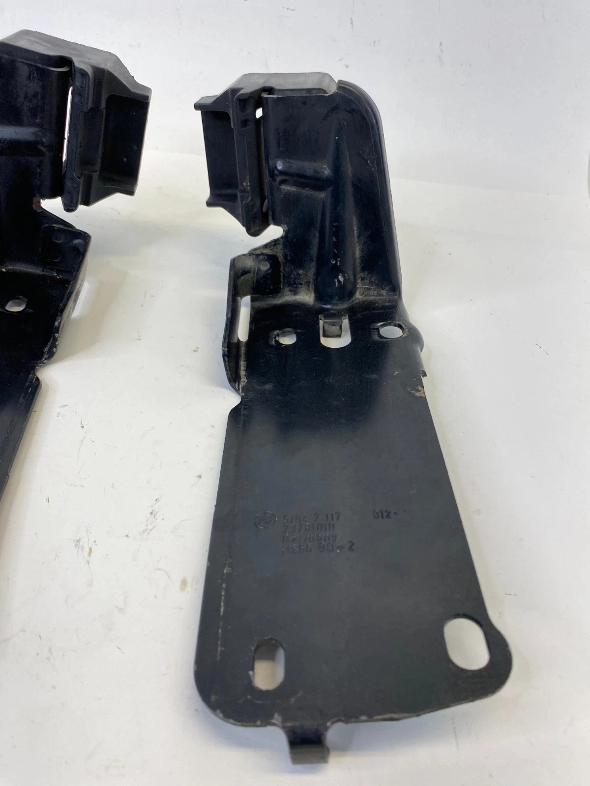 07 08 BMW 328xi 09-11 328I LEFT & RIGHT RADIATOR SUPPORT BRACKET 51647117811 OEM