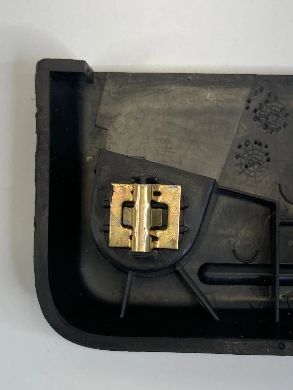 2007-2012 GMC ACADIA RIGHT SIDE SEAT TRACK BOLT COVER END CAP TRIM 1193872RH