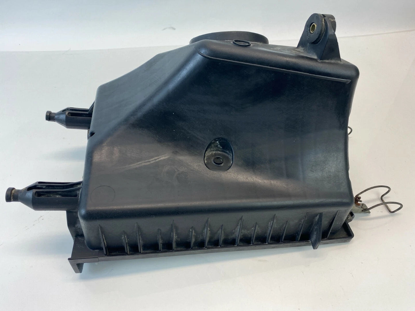 2005-2008 MERCURY MARINER 3.0L LOWER AIR INTAKE CLEANER BOX HOUSING OEM