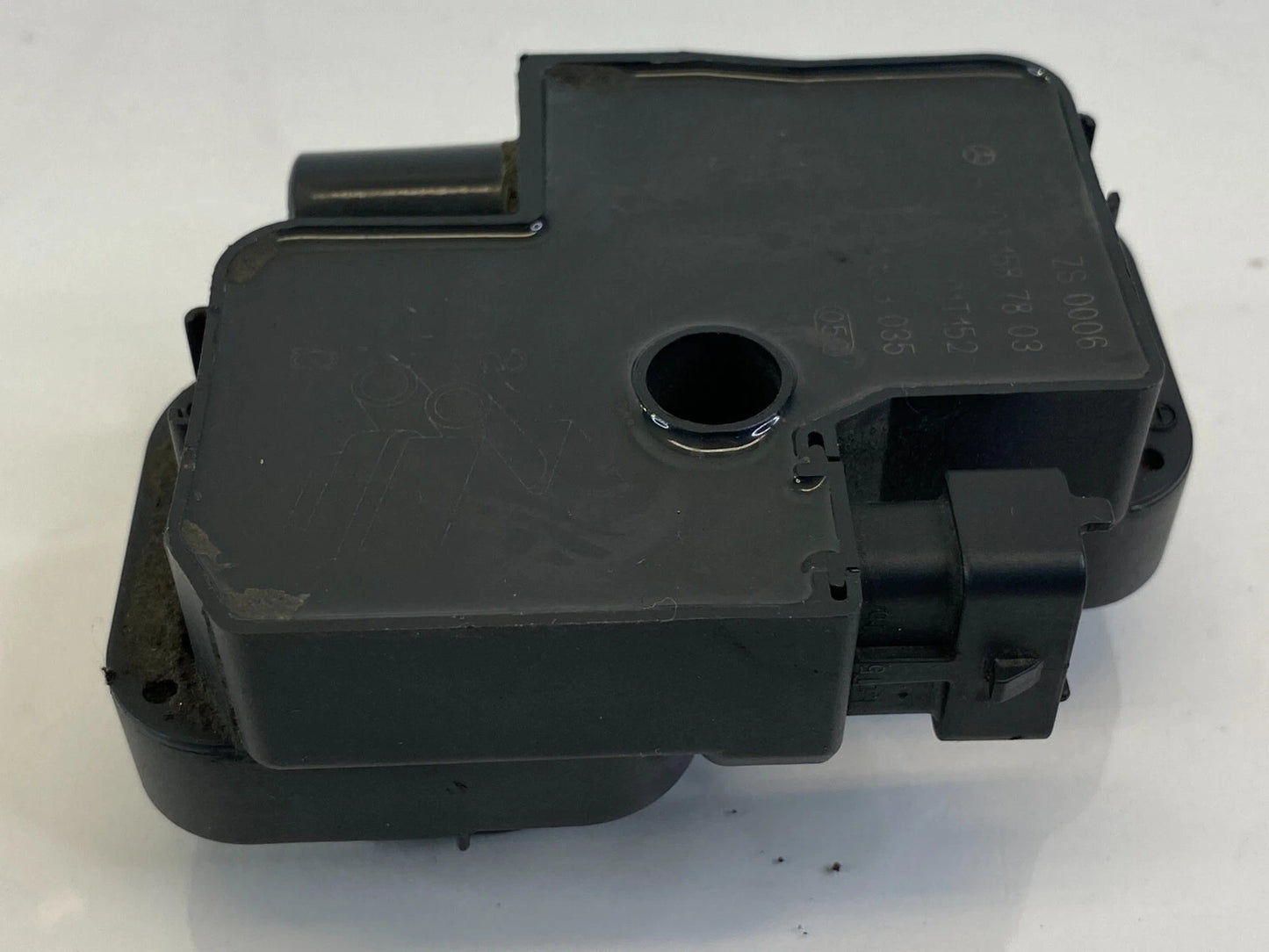 2001-2005 MERCEDES C240 SEDAN 2.6L V6 AT IGNITION COIL IGNITER A0001587803 OEM