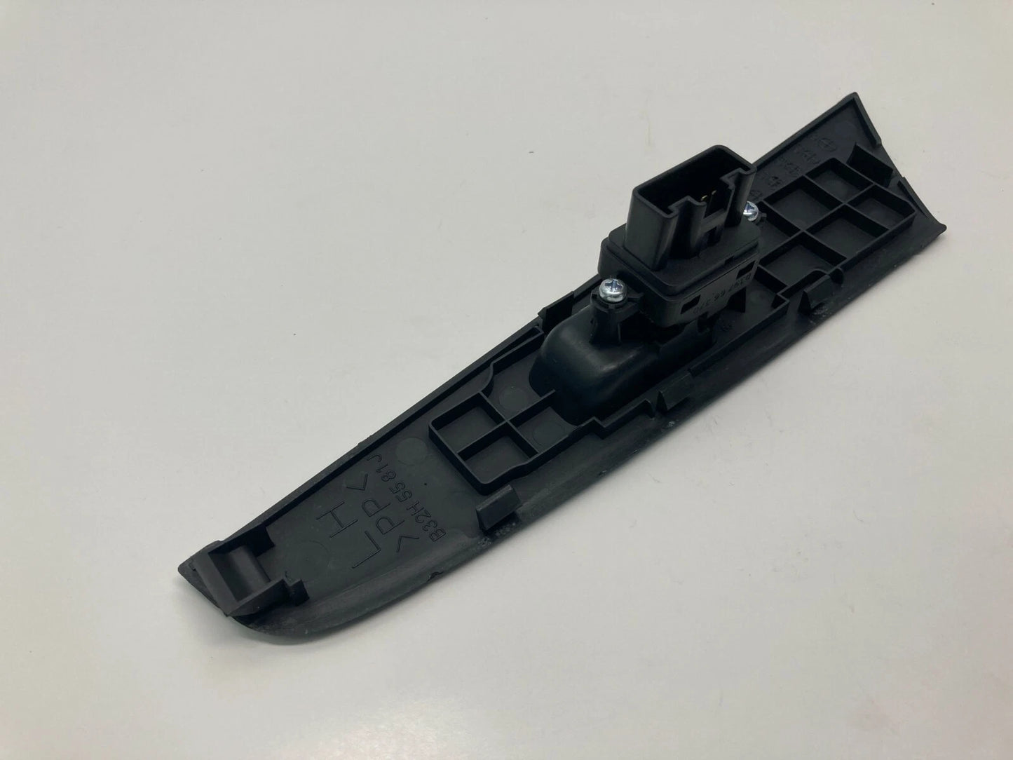 04-09 MAZDA 3 SEDAN REAR LEFT WINDOW CONTROL SWITCH BUTTON W/ TRIM B32H66370 OEM