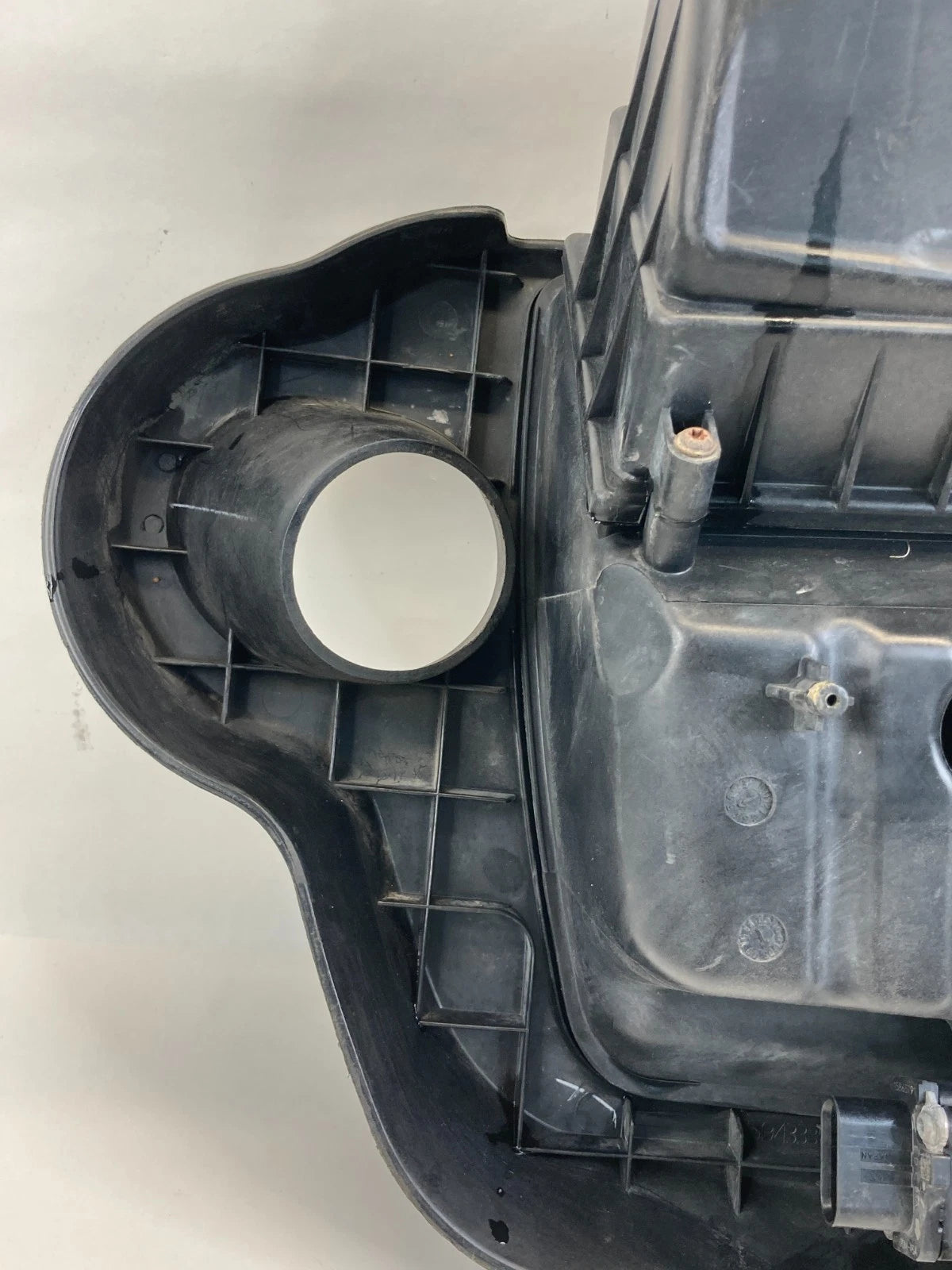 2006-2011 CHEVROLET HHR AIR CLEANER INTAKE FILTER BOX UPPER COVER OEM 15865791
