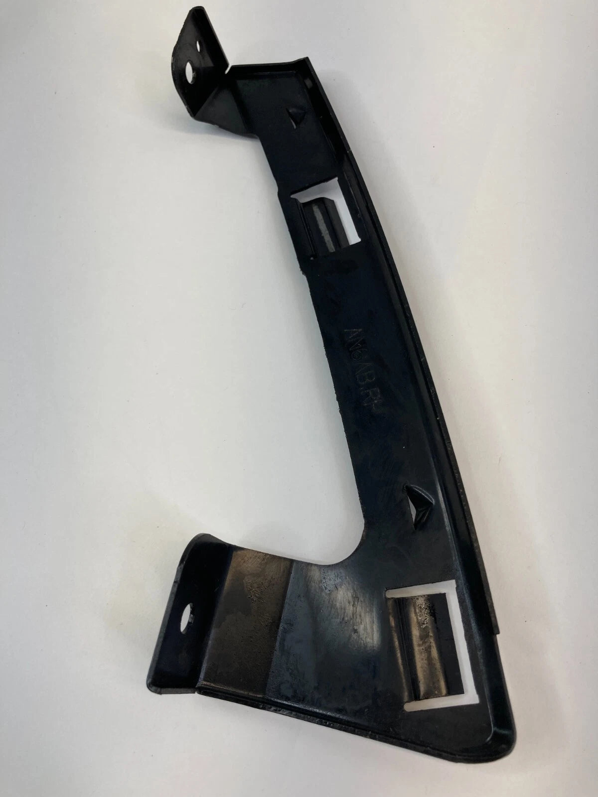 07-10 HYUNDAI ELANTRA FRONT RIGHT BUMPER COVER UPPER RETAINER BRACKET MOUNTING