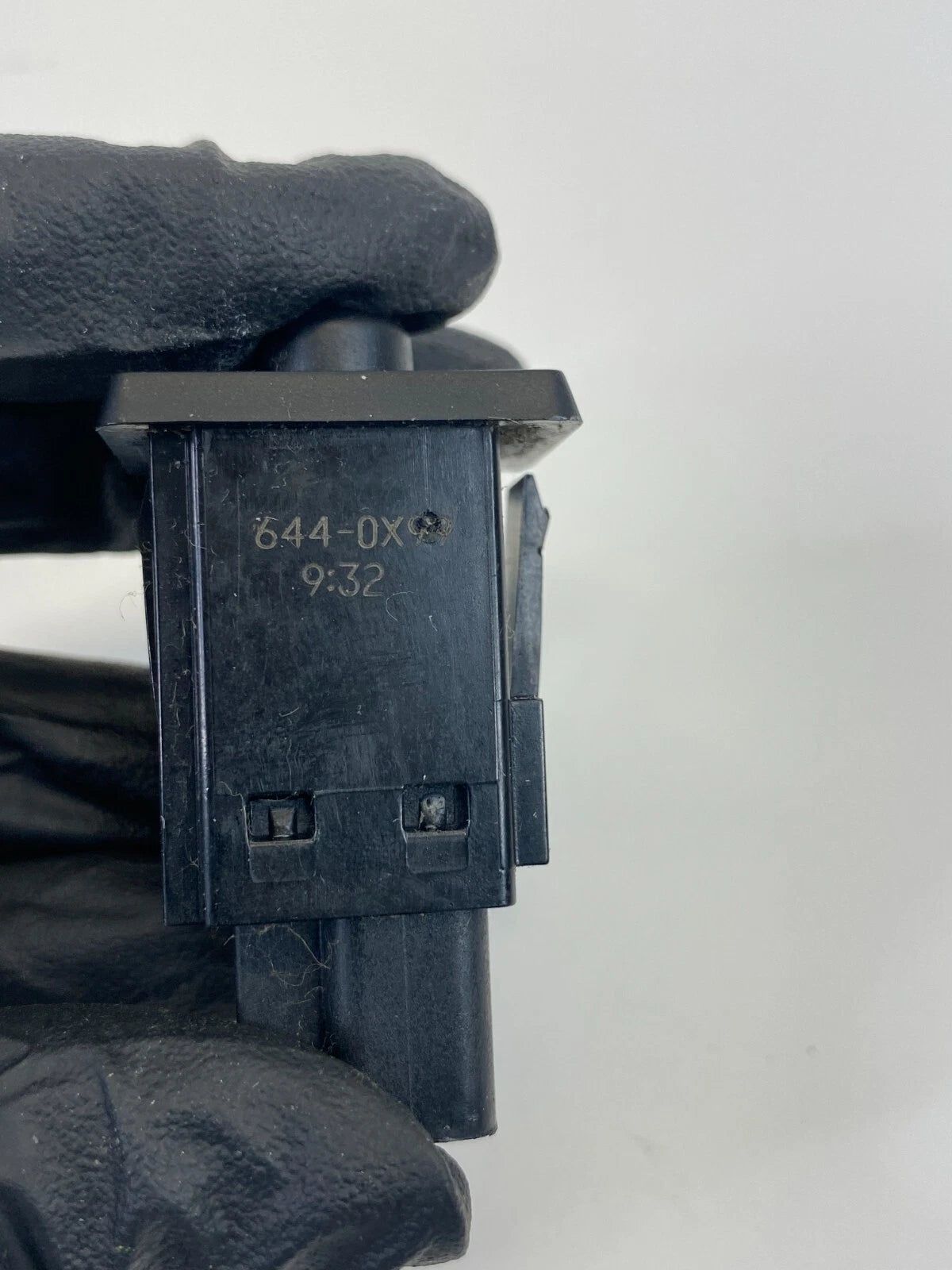 09-19 TOYOTA COROLLA 04-20 SIENNA SET TIRE PRESSURE RESET SWITCH BUTTON 15A644