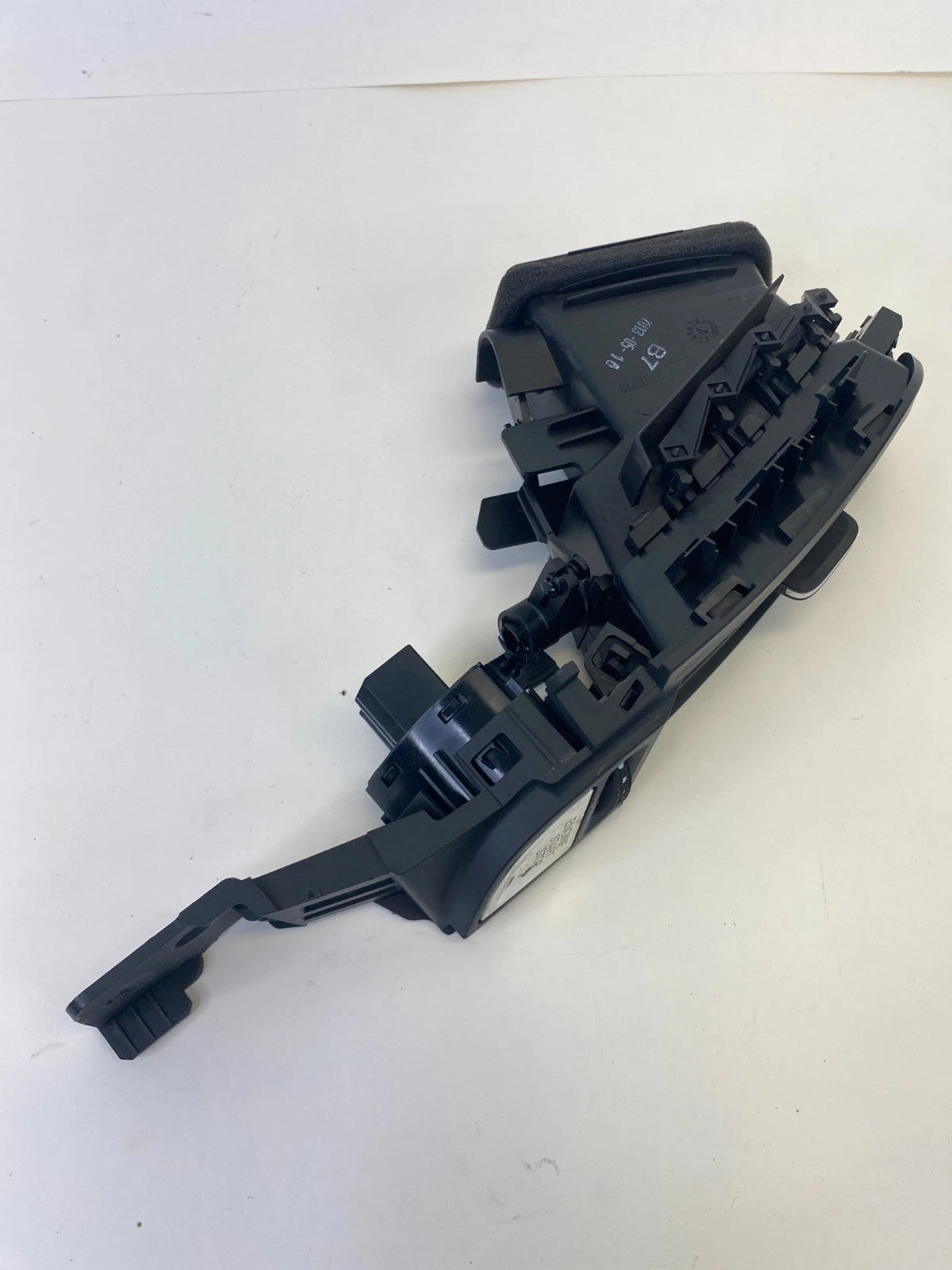 2013-2019 CADILLAC ATS CENTER DASH LEFT SIDE A/C AIR VENT GRILLE W/ START SWITCH