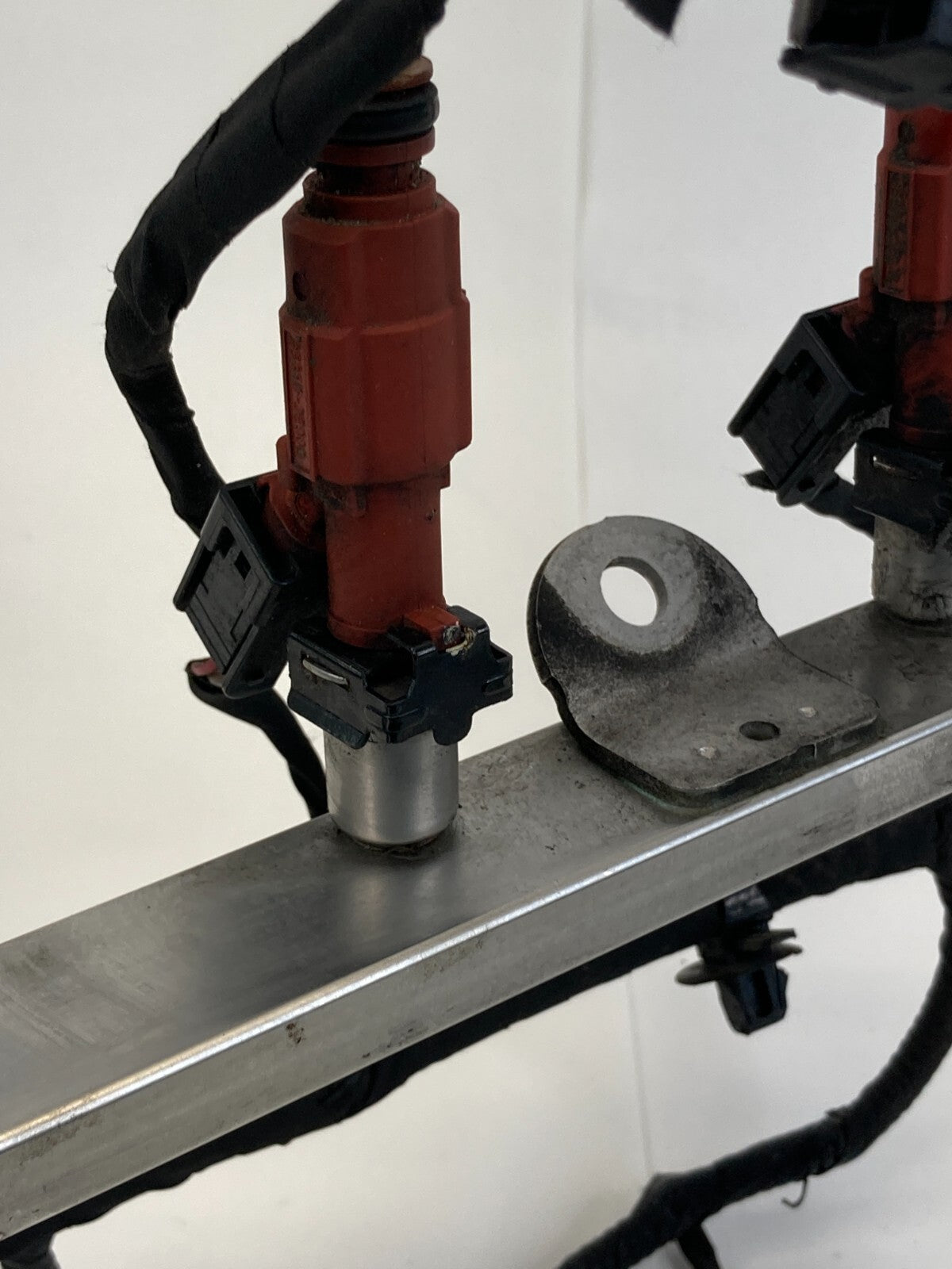 2011 2012 Hyundai Elantra 1.8L FWD Fuel Injection Rail & Injector Assembly OEM