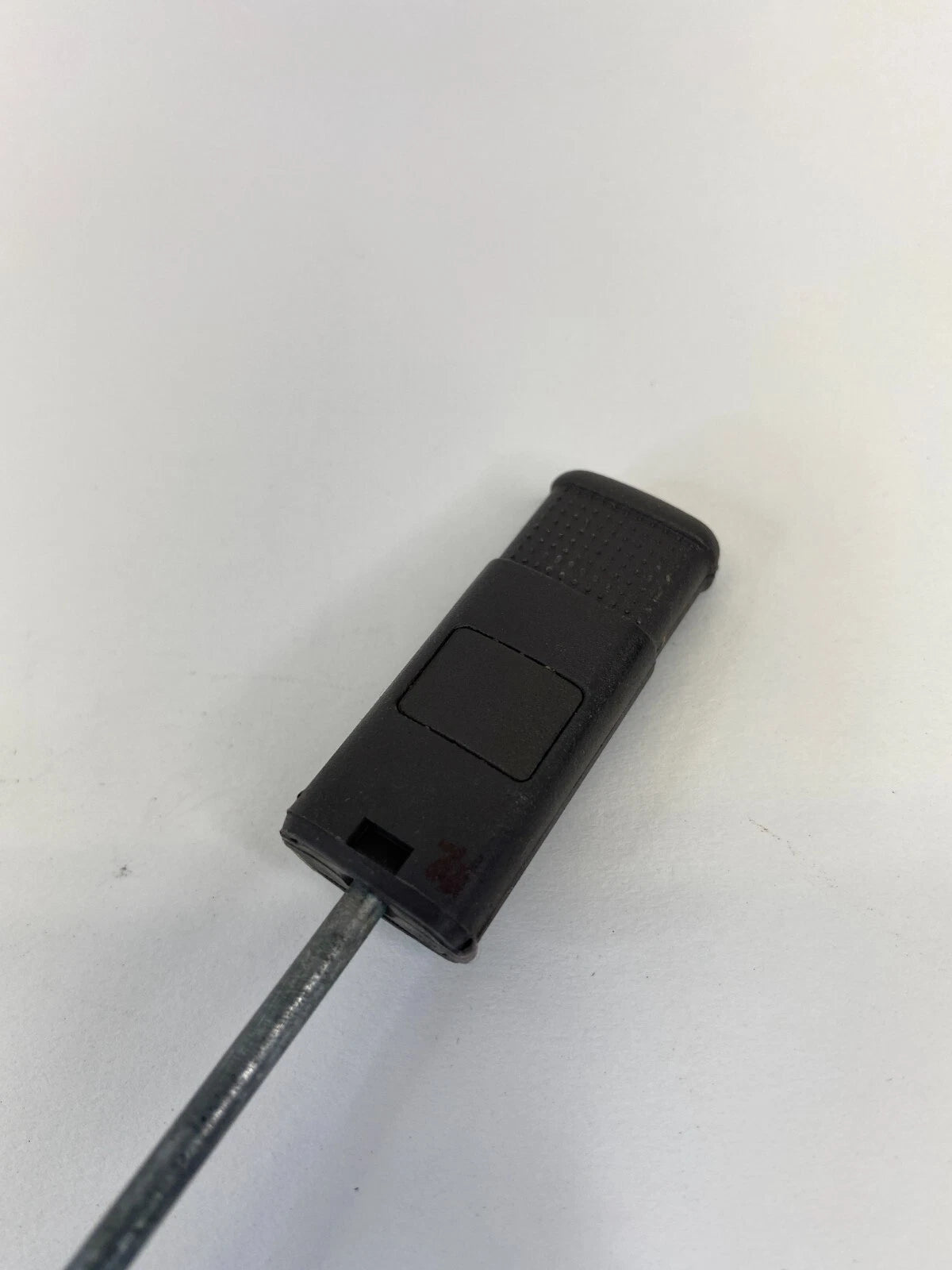2008-2017 BUICK ENCLAVE PASSENGER SIDE REAR DOOR MANUAL LOCKING ROD OEM