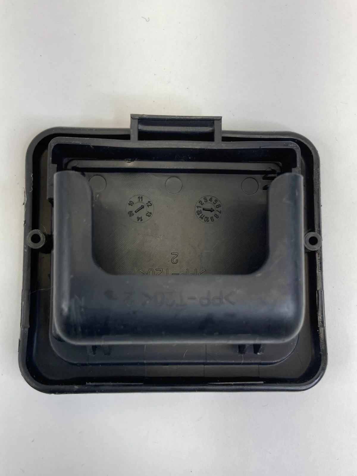 2011-2014 HYUNDAI SONATA REAR DECK CHILD SEAT SAFETY ANCHOR TRIM CAP OEM