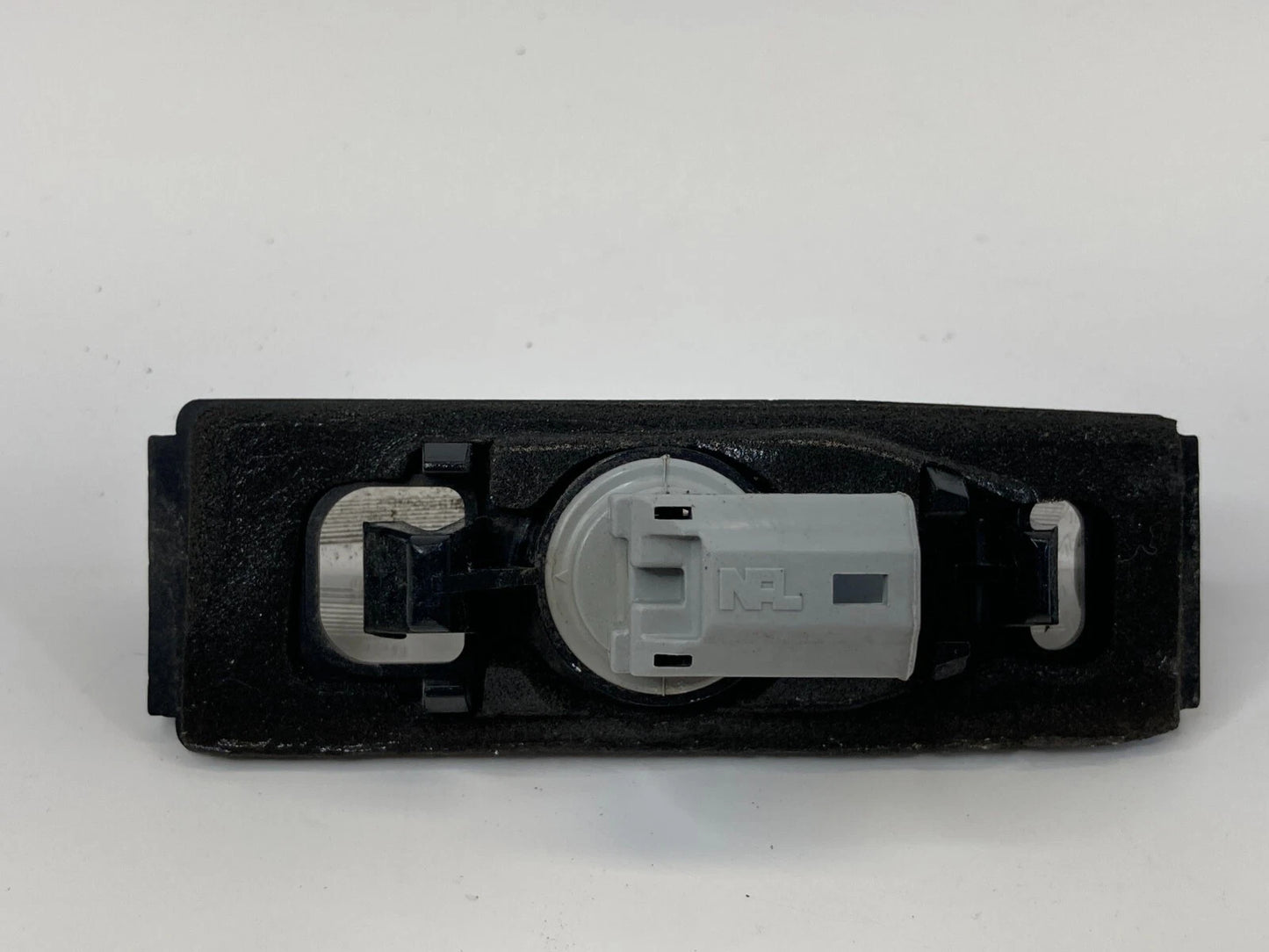 2004-2010 Toyota Sienna Rear Trunk Lid Left Or Right License Plate Light Lamp