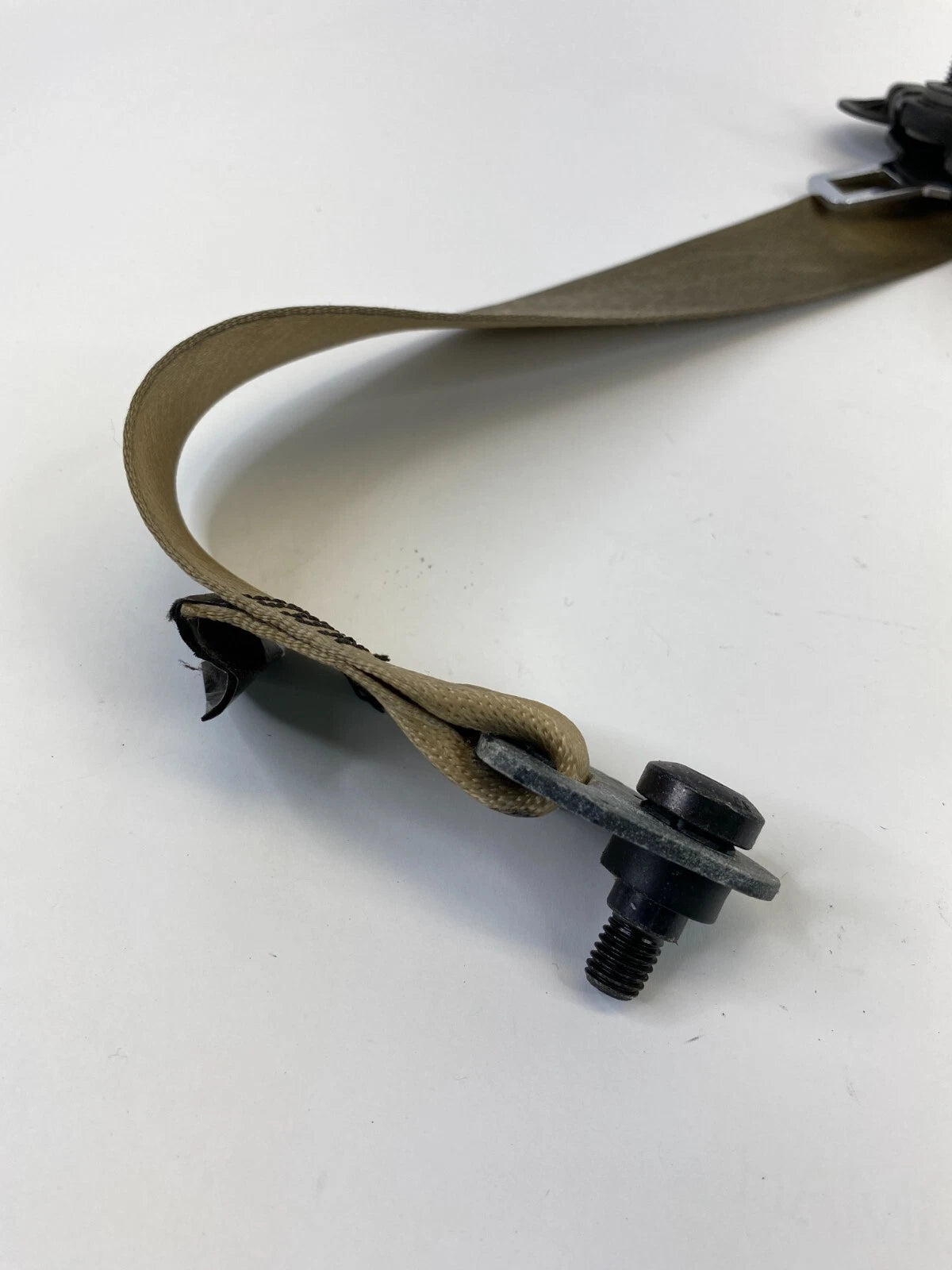 2004-2007 BMW 530i 525i FRONT LEFT DRIVER SIDE SEAT BELT RETRACTOR 601629800 OEM