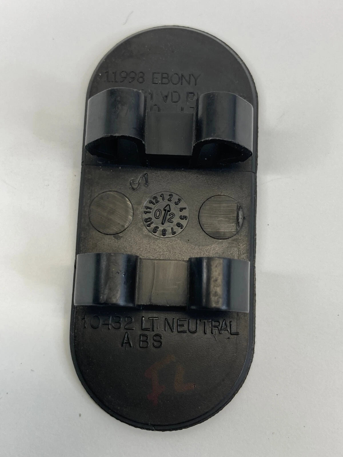 03-07 CADILLAC CTS FRONT LEFT DRIVER INNER DOOR PLUG SCREW COVER TRIM 10431VD