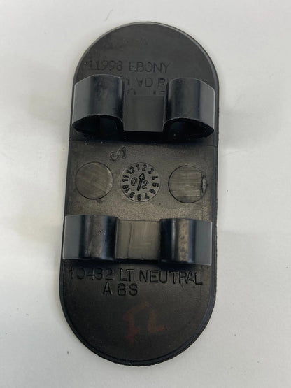 03-07 CADILLAC CTS FRONT LEFT DRIVER INNER DOOR PLUG SCREW COVER TRIM 10431VD