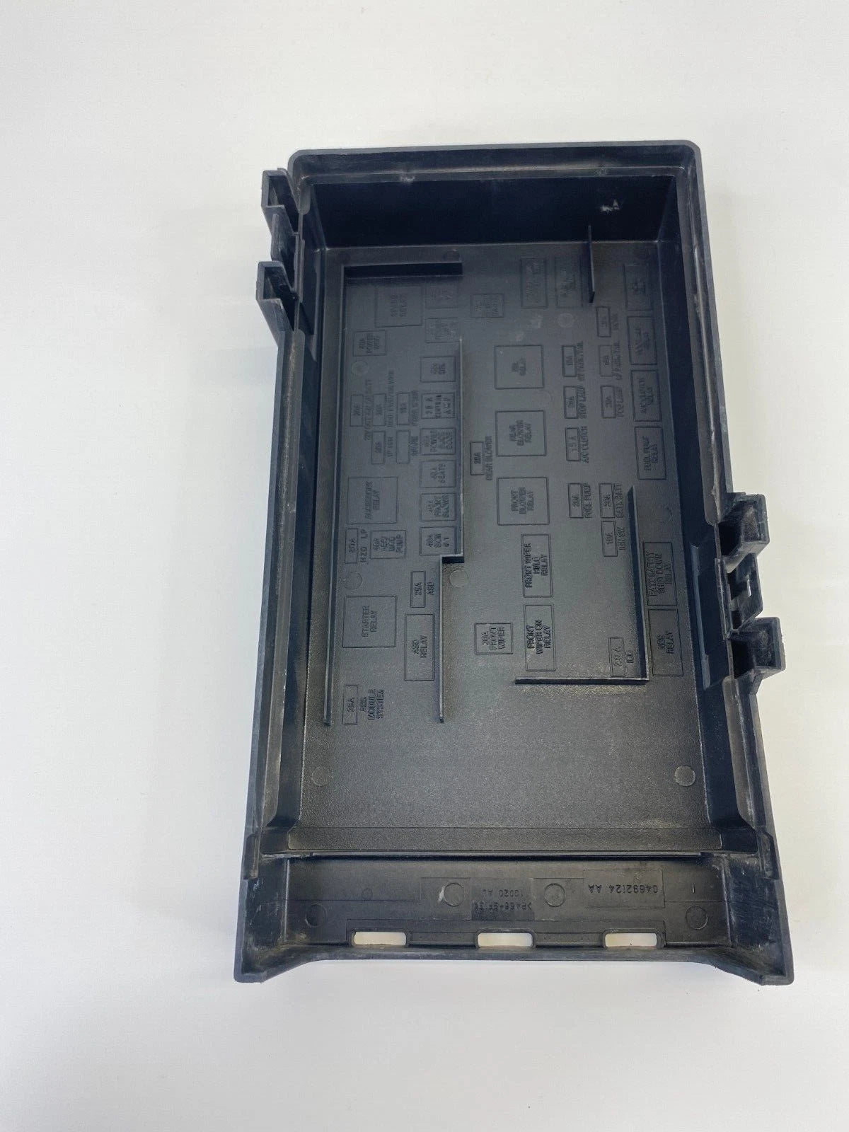 2006 2007 Chrysler Town & Country Engine Bay Mounted Fuse Box Cover 04692124AA