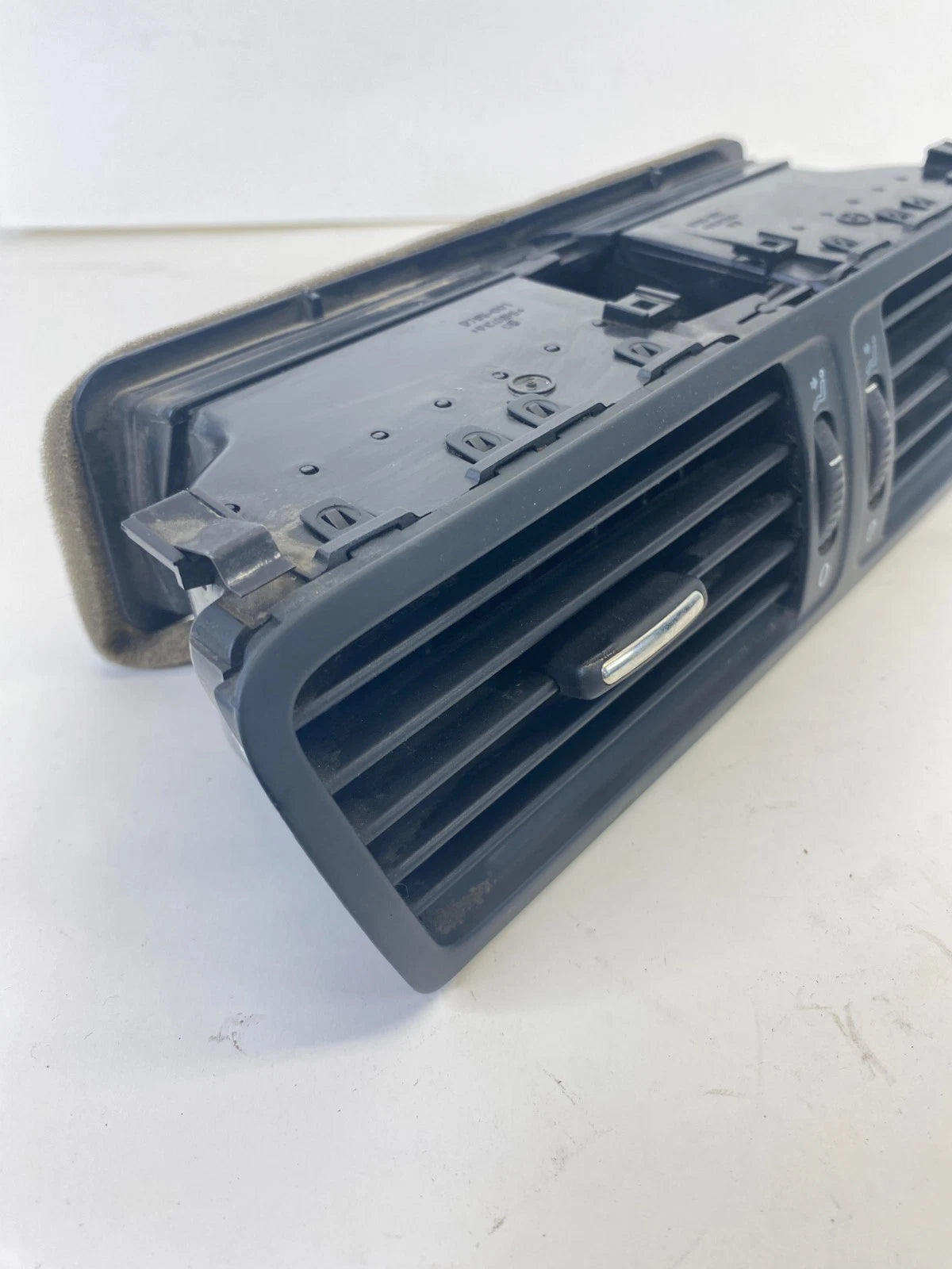 2006-2010 VW PASSAT 2009-2011 VW CC CENTER DASH AC AIR VENT 3C1819728F OEM