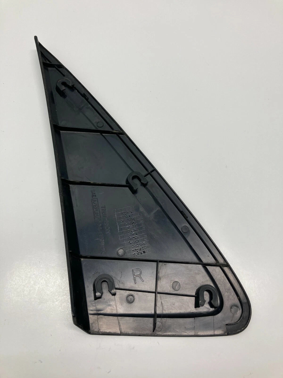 02-07 SUZUKI AERIO RIGHT PASSENGER EXTERIOR DOOR CORNER QUARTER PANEL TRIM COVER