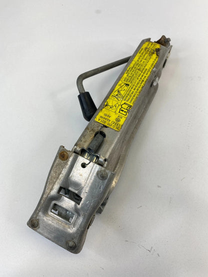 1998-2004 AUDI A6 98-05 VW JETTA EMERGENCY SPARE TIRE FLOOR JACK 8L0-011-031-A