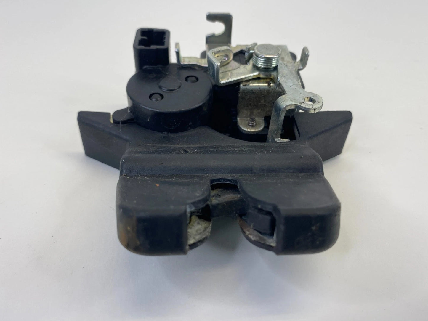 2008-2010 HYUNDAI SONATA SEDAN REAR TRUNK LOCK LATCH ACTUATOR RELEASE ASSY OEM
