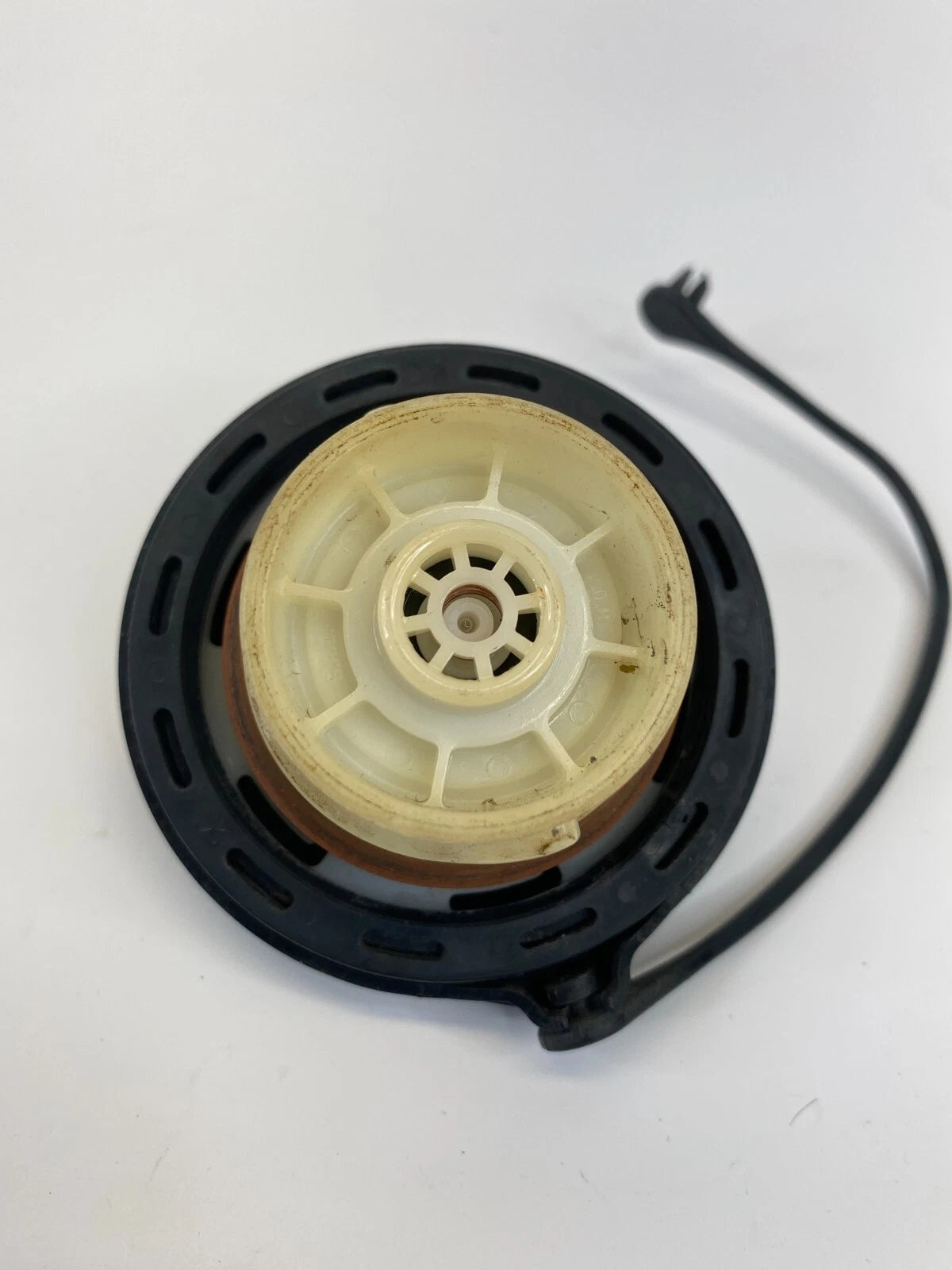 2009 2010 2011 KIA BORREGO FUEL FILLER GAS TANK CAP LID COVER OEM
