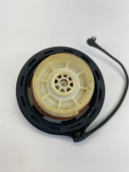 2009 2010 2011 KIA BORREGO FUEL FILLER GAS TANK CAP LID COVER OEM