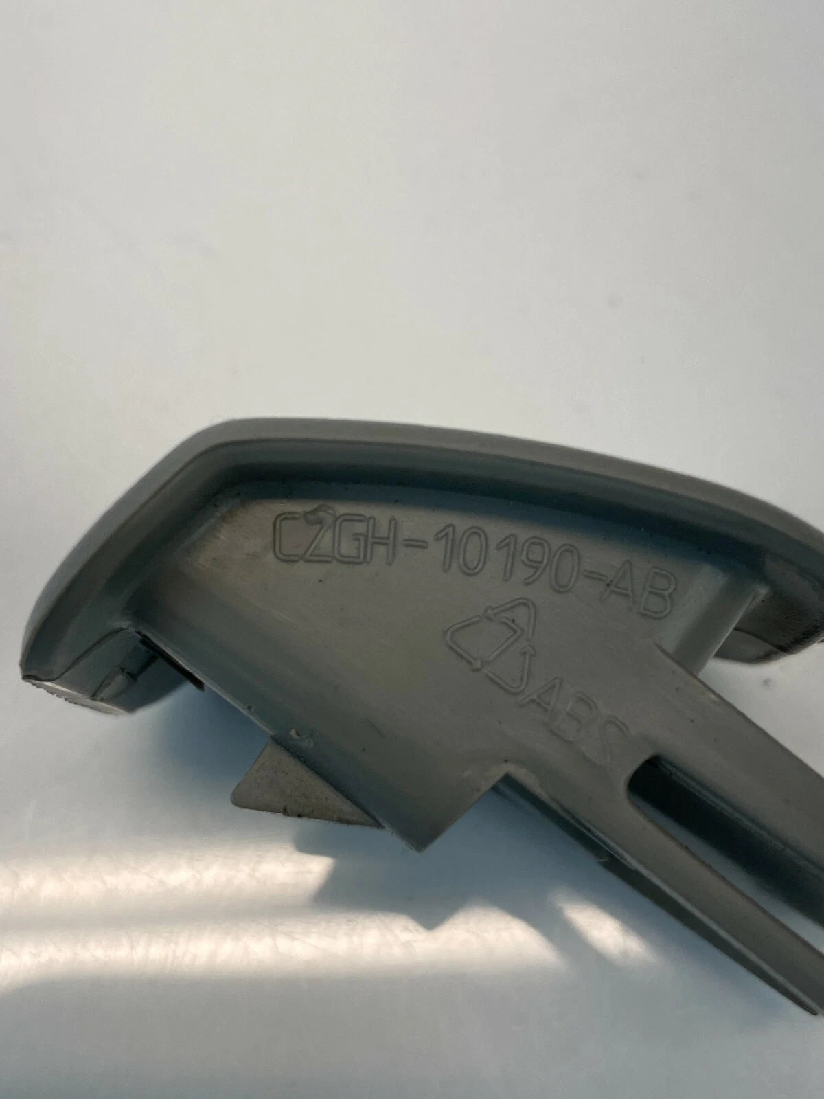 2003-2007 CADILLAC CTS FRONT RIGHT DOOR LOCK BUTTON COVER TRIM CZGH-10190-AB OEM
