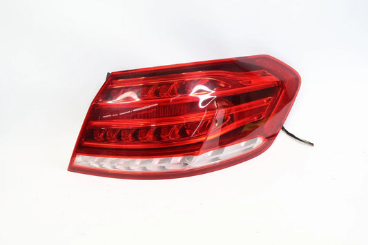 2010-2014 MERCEDES-BENZ E350 REAR RIGHT OUTER LED TAILLIGHT ASSEMBLY A2129060857