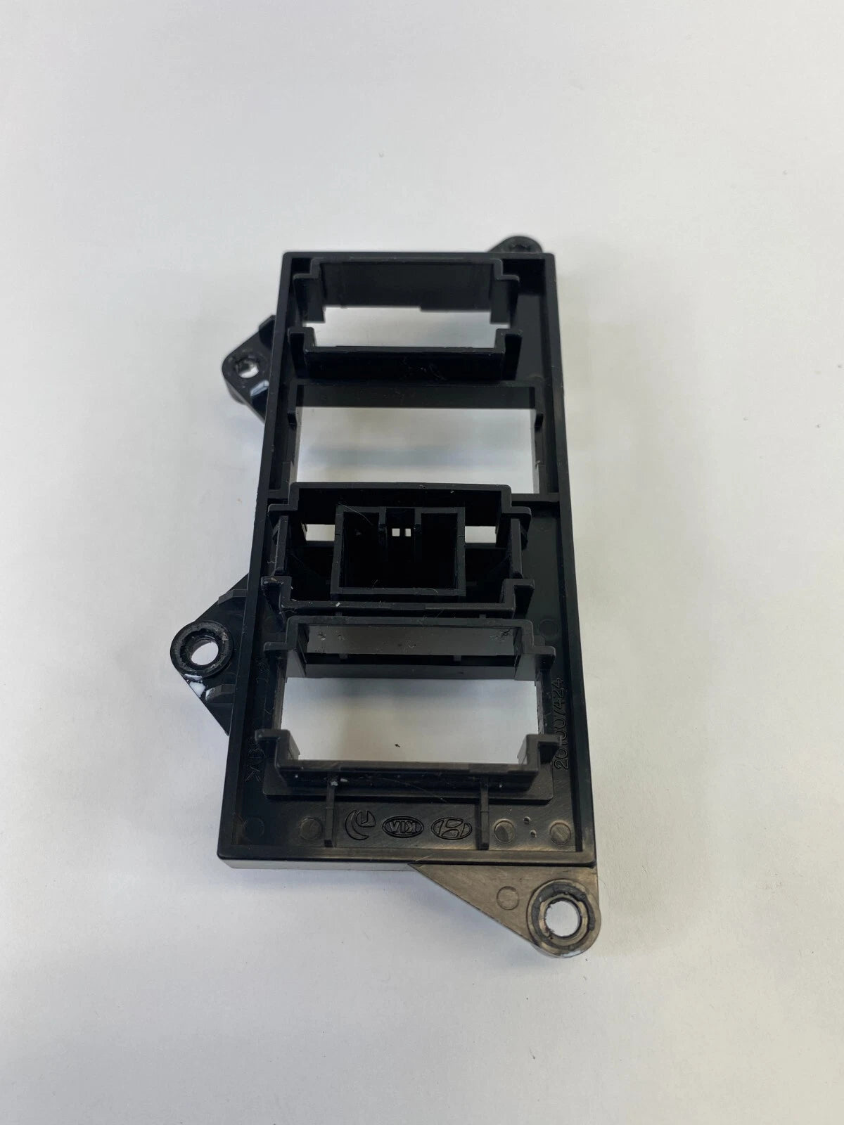 12-16 HYUNDAI ELANTRA LEFT SIDE INSTRUMENT PANEL SWITCH COVER BEZEL 93310-3X100