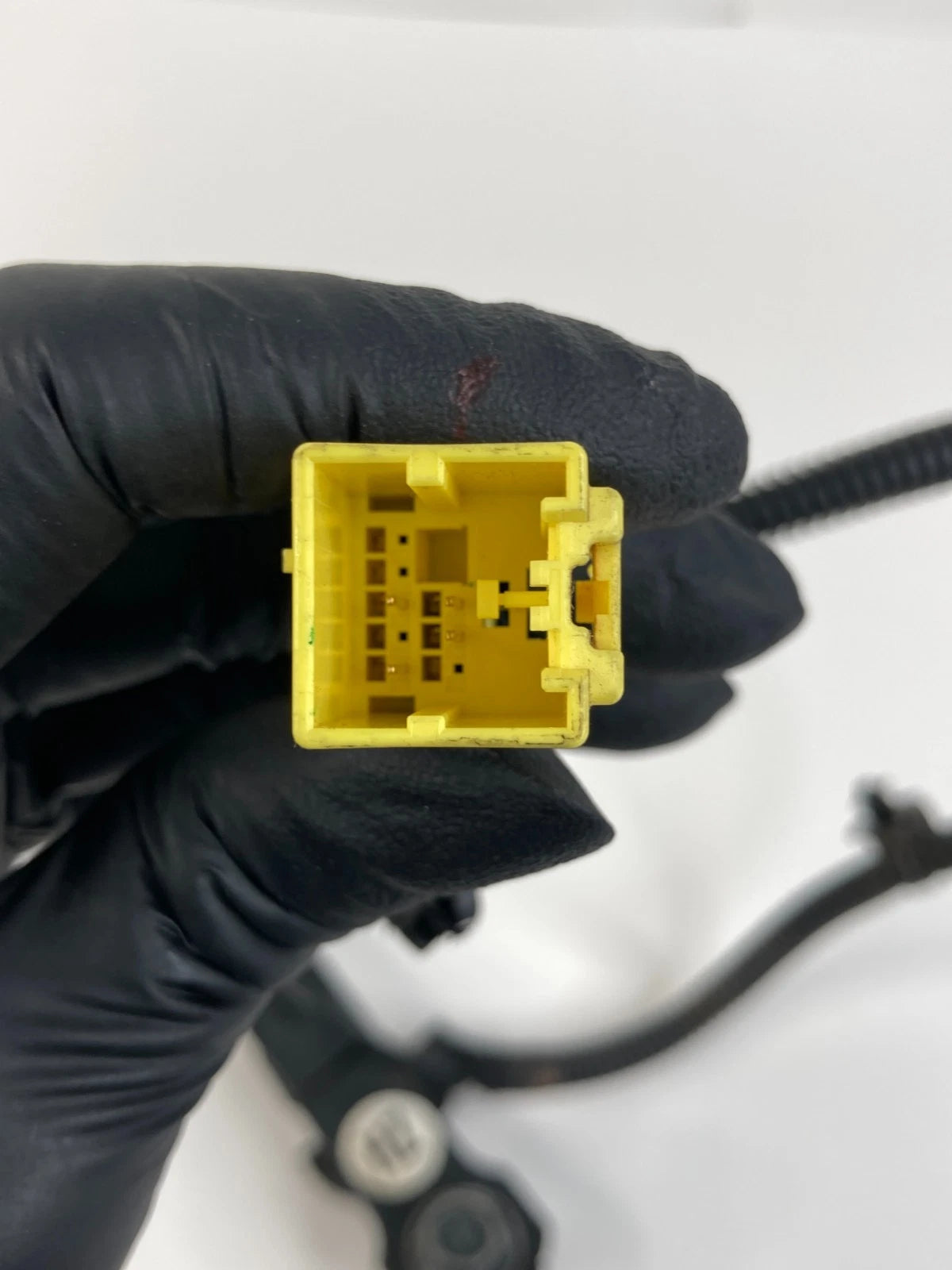 2011-2015 HYUNDAI SONATA DRIVER LEFT FRONT SEAT BELT BUCKLE RECEIVER ASSY OEM