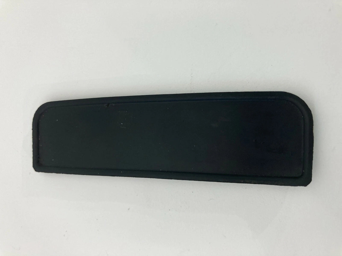03-08 KIA SORENTO FRONT RIGHT PASSENGER SIDE PAD COVER TRIM LID 93562-3E000 OEM