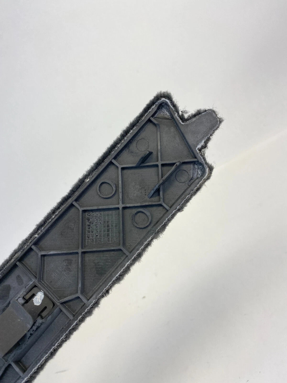 06-10 BMW 5-SERIES 550I LEFT CENTER CONSOLE MOLDING CARPET TRIM 51167059951 OEM