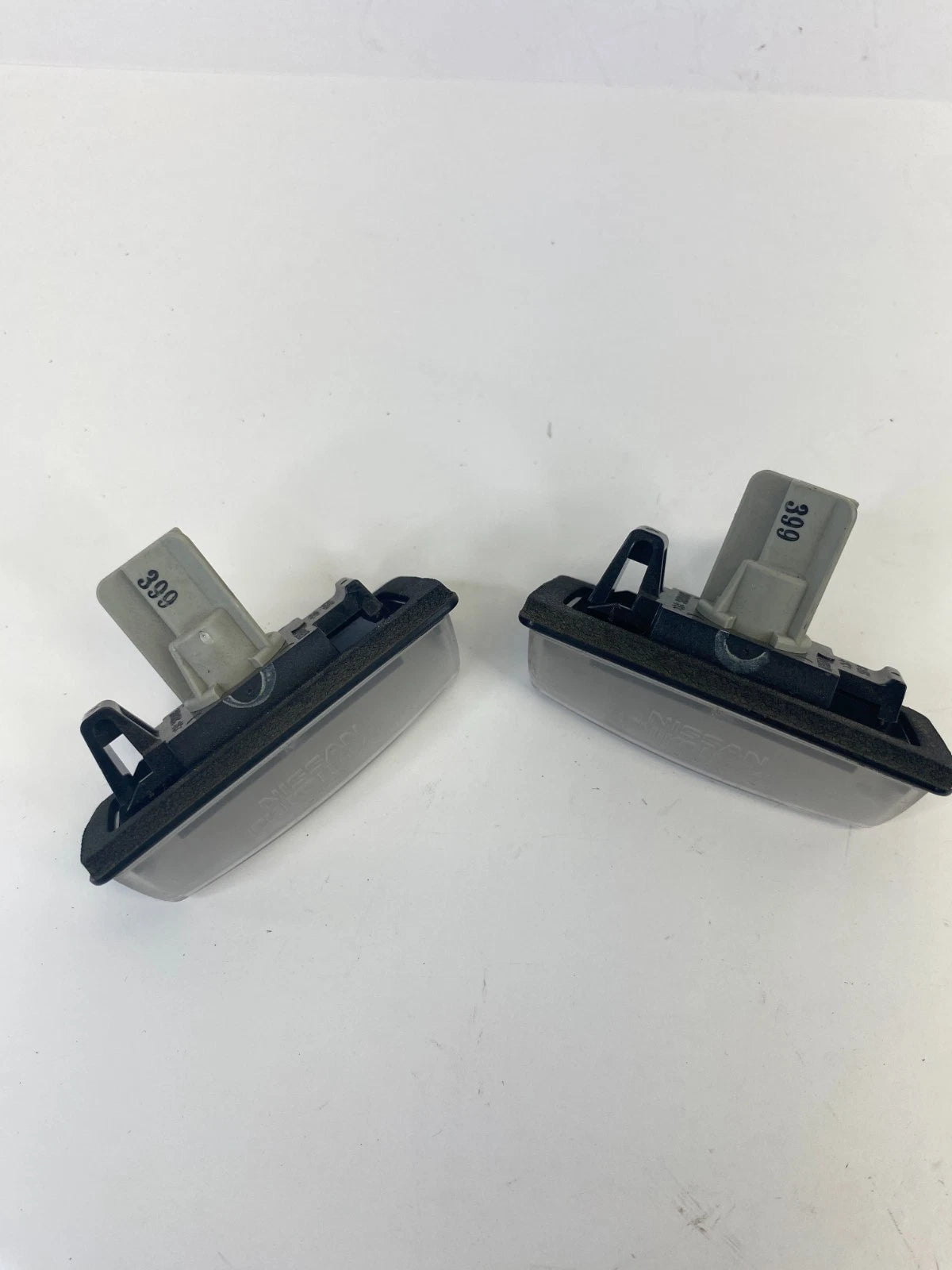 08-13 2008-2013 Nissan Rogue Rear Trunk License Plate Light Lamp Assembly OEM