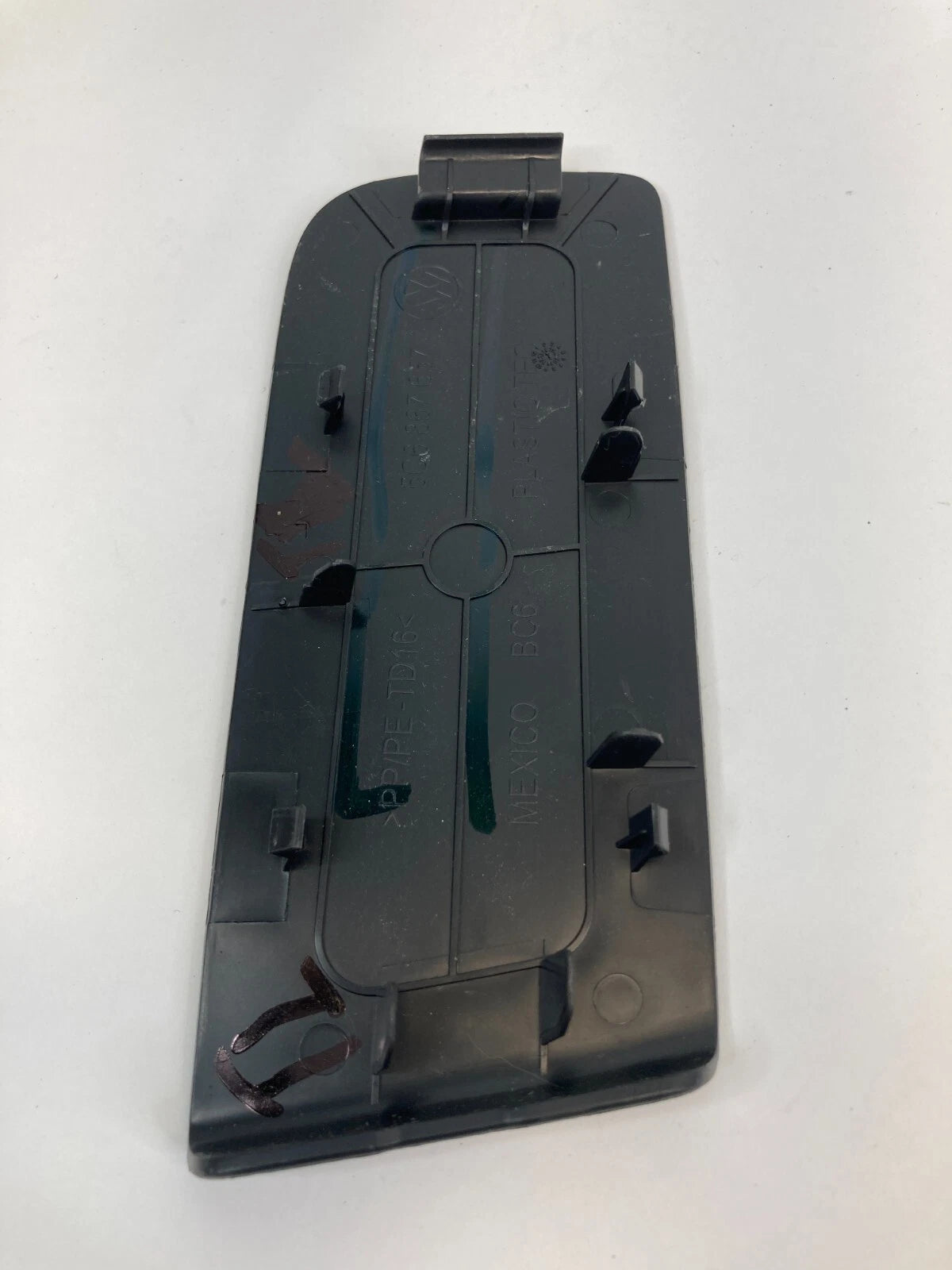 2011-2018 VOLKSWAGEN JETTA SEDAN REAR LEFT TAIL LIGHT ACCESS COVER 5C6867657 OEM