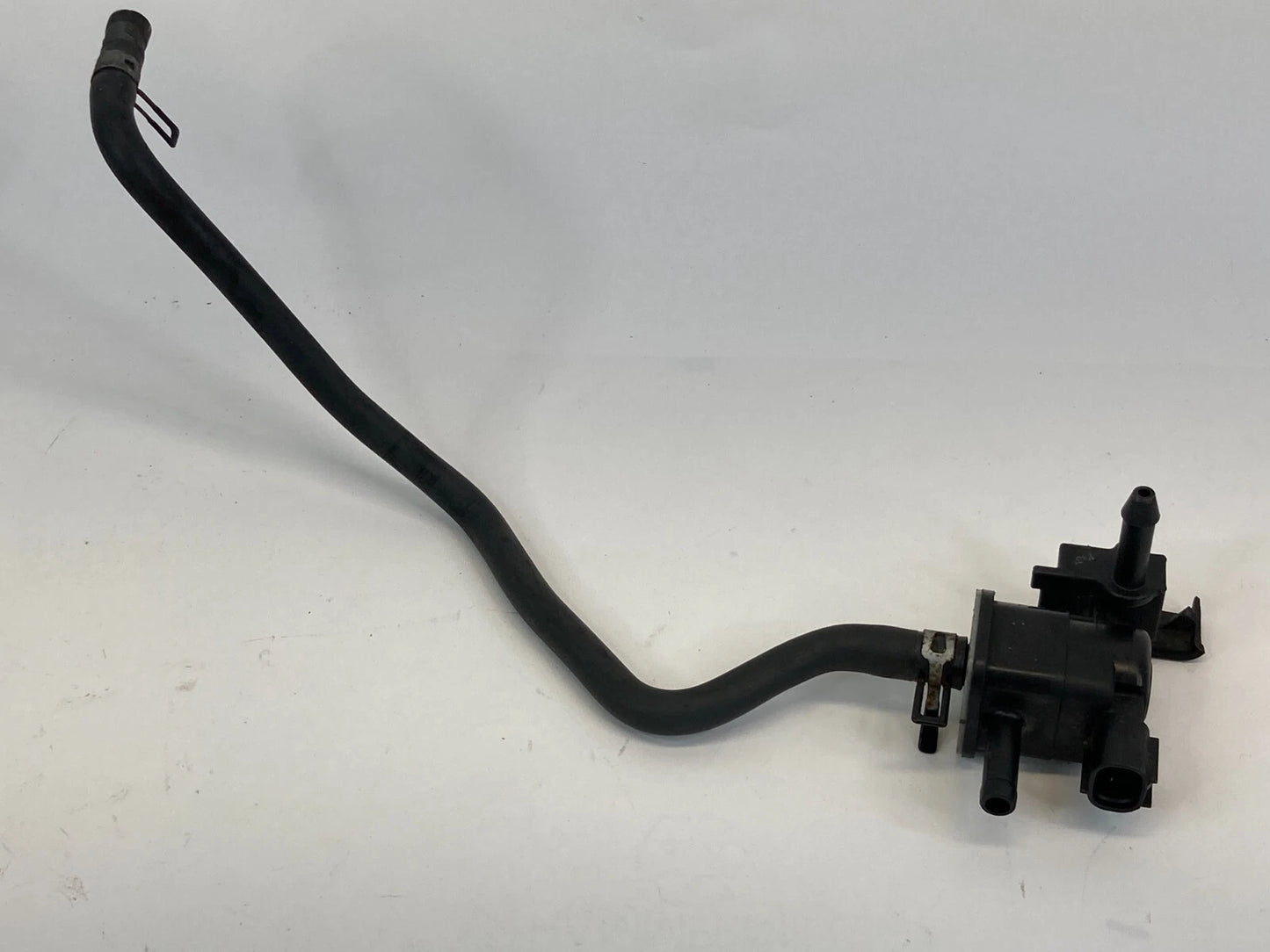 2009 2010 TOYOTA MATRIX VAPOR CANISTER PURGE SOLENOID VALVE SWITCH OEM