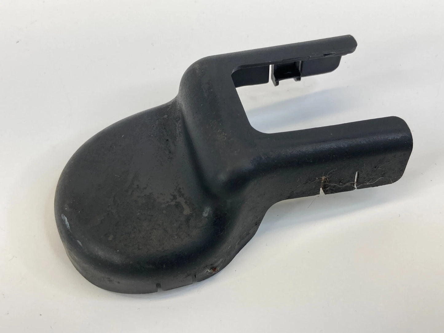 2011-2016 HYUNDAI ELANTRA FRONT RIGHT SEAT INNER TRACK END CAP COVER 88567-3X000