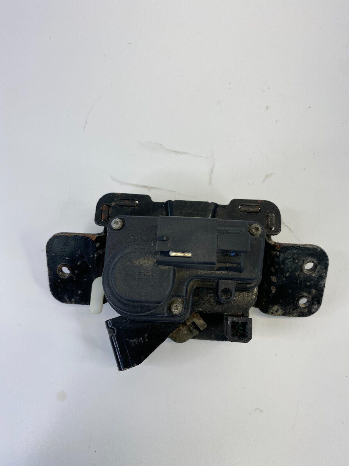 2005 2006 Jeep Grand Cherokee Rear Trunk Liftgate Lid Lock Latch Actuator