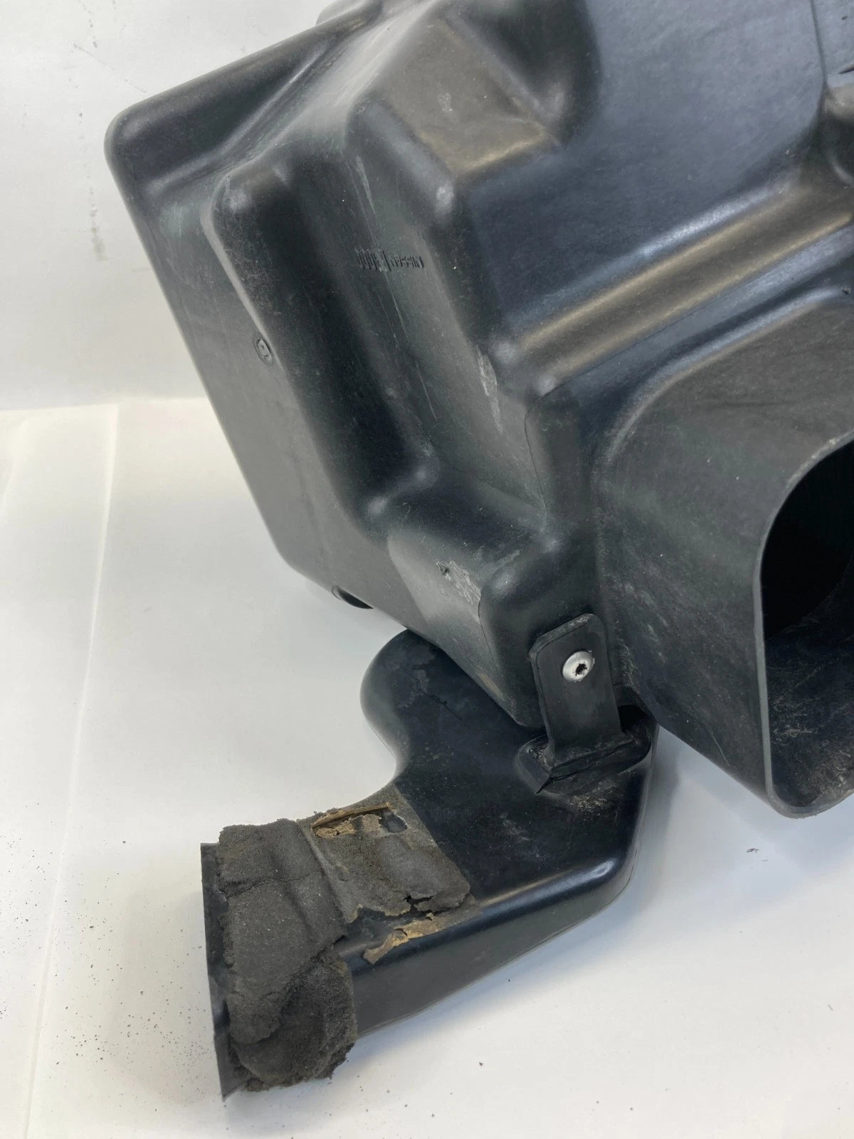 2006 2007 2008 INFINITI M35 AIR INTAKE HOUSING FILTER BOX W/ HOSE TUBE OEM