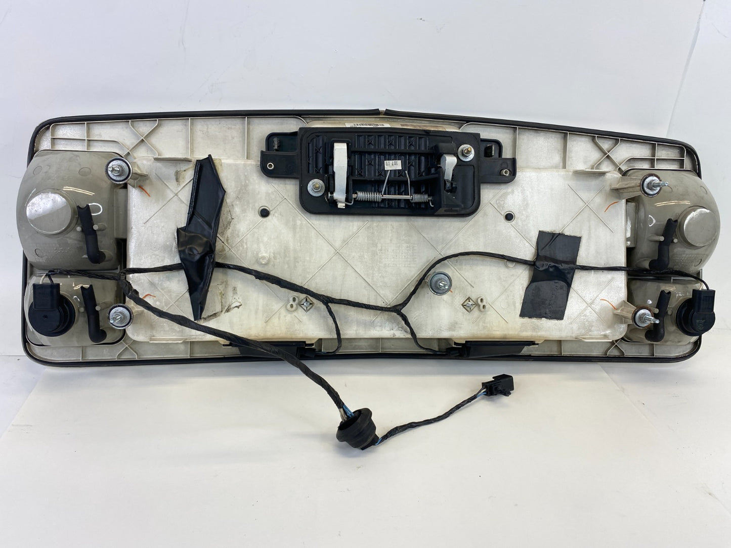 04-09 Cadillac SRX Trunk Lid License Plate Holder W Backup Light Lamp 10387217