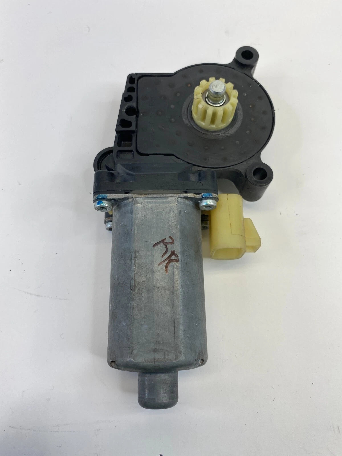 02 03 04 05 06 07 SATURN VUE REAR RIGHT POWER WINDOW MOTOR BOSH CM09093 OEM
