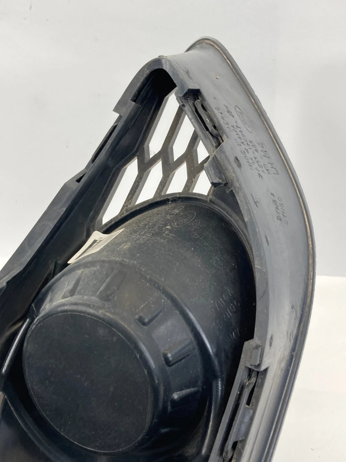 2010-2012 FORD FUSION S SEDAN FRONT BUMPER LEFT FOG LIGHT LAMP COVER BEZEL
