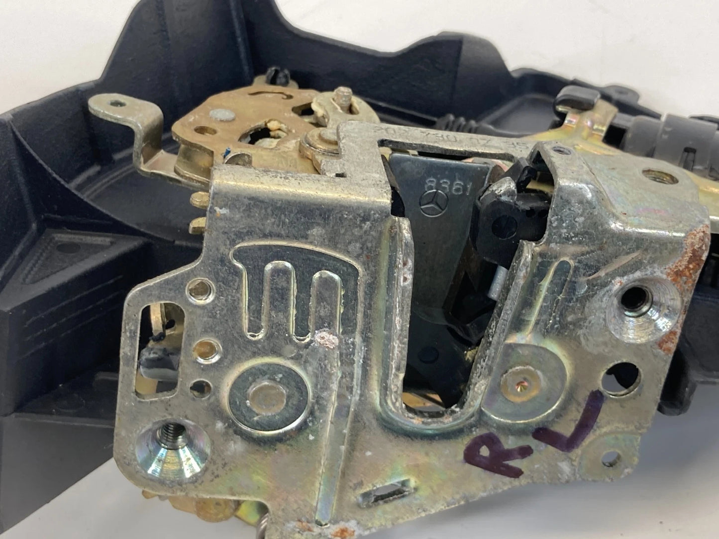 98-02 MERCEDES E430 REAR LEFT DRIVER SIDE DOOR LOCK LATCH ACTUATOR 2027300735
