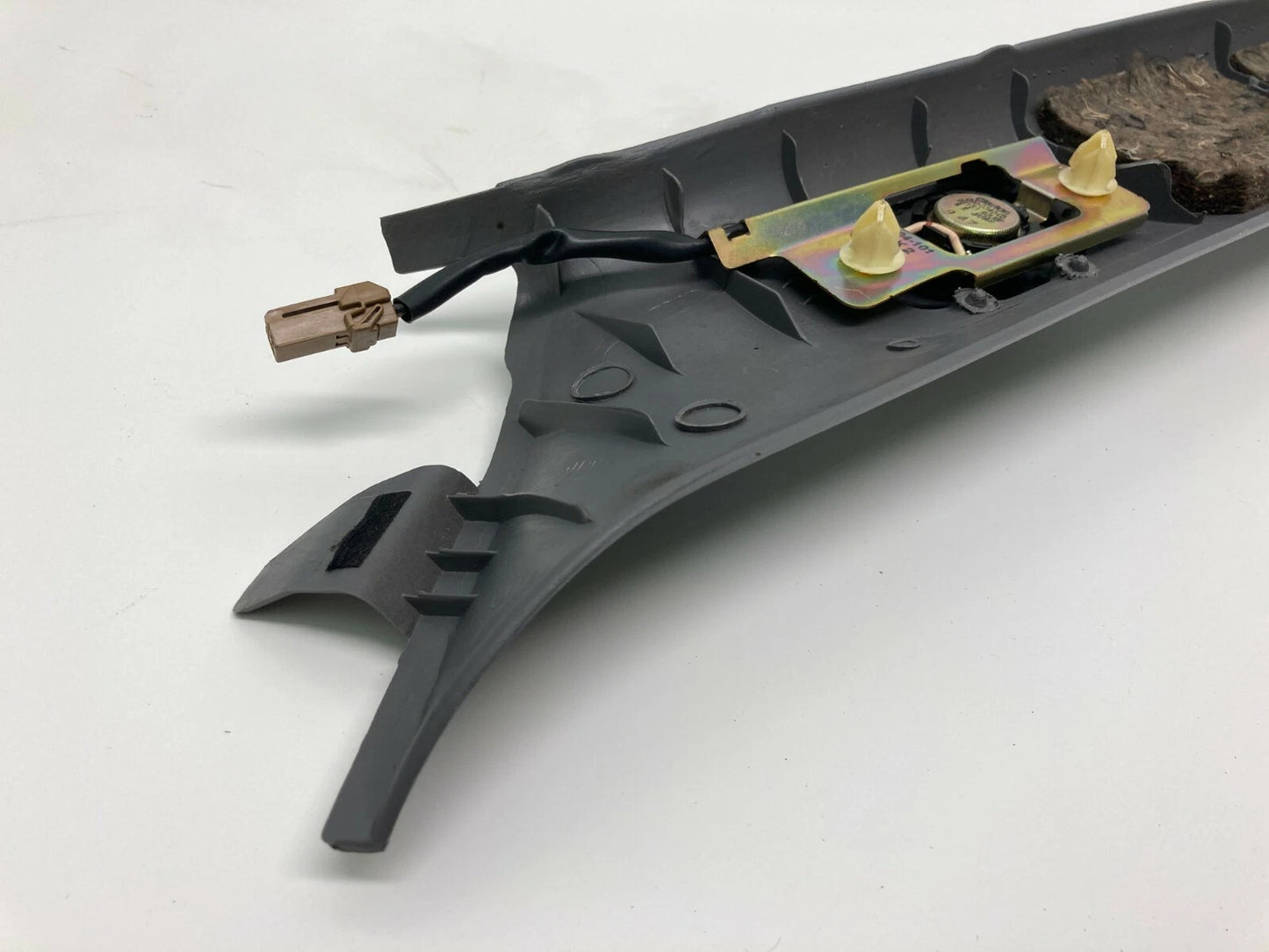 97-01 INFINITI QX4 FRONT RIGHT WINDSHIELD A PILLAR TRIM GARNISH COVER W/ SPEAKER