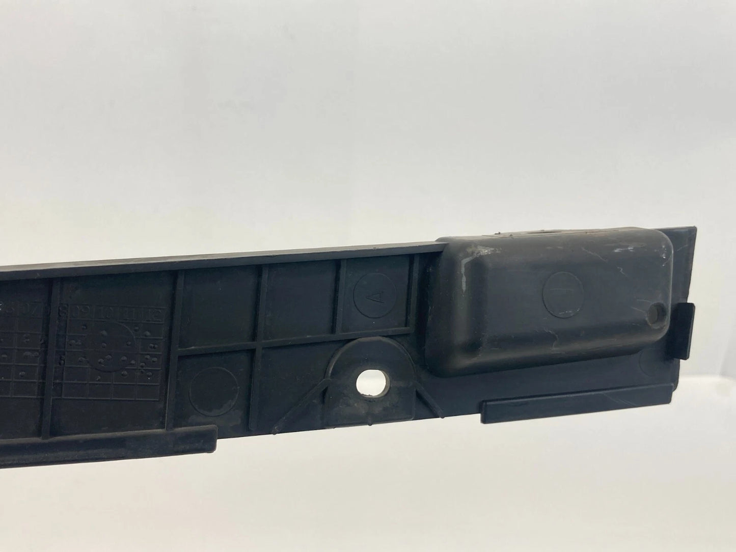 2009-2011 CHEVROLET AVEO5 FRONT BUMPER UPPER RETAINER PANEL COVER 96813745 OEM