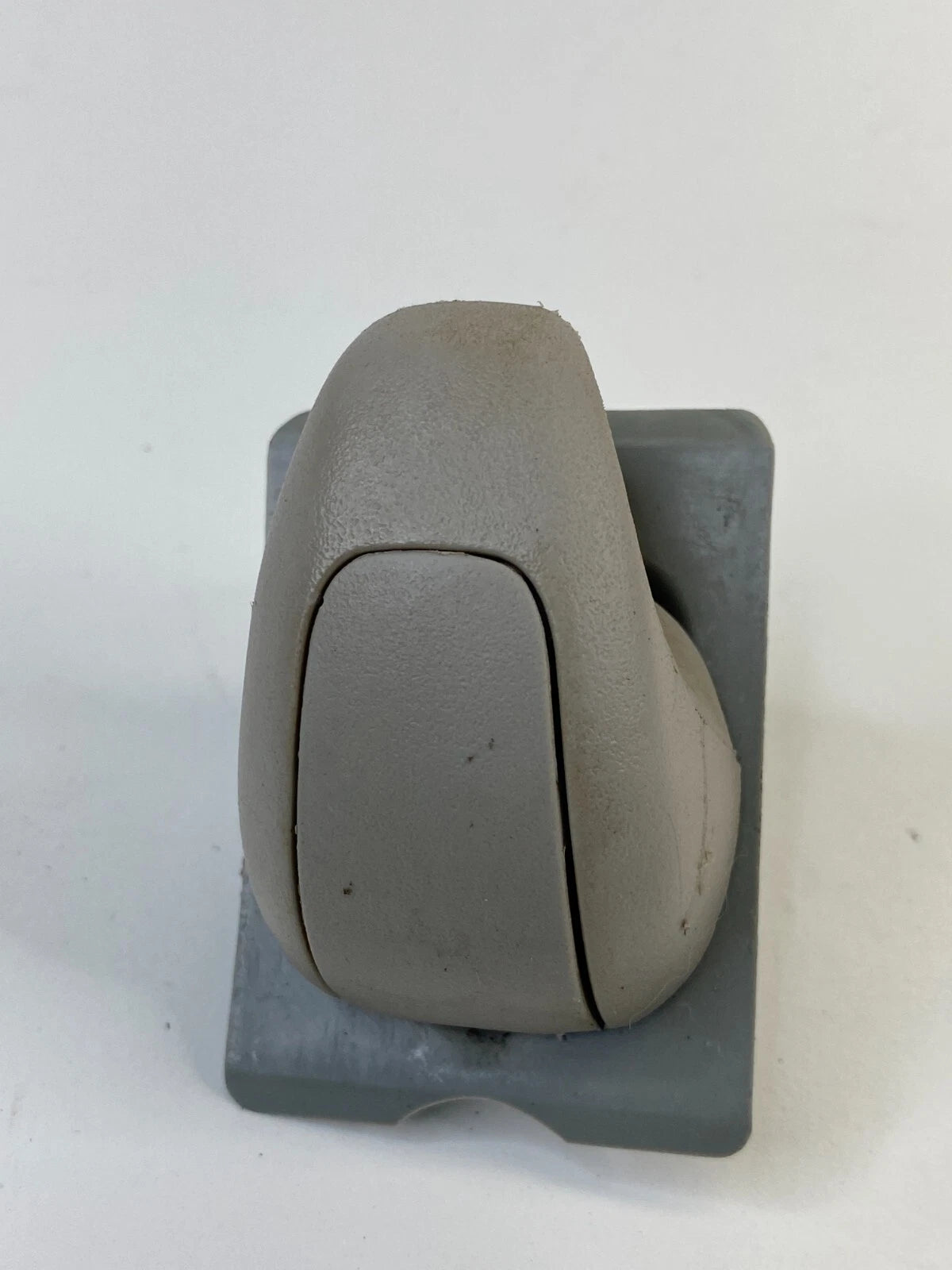 2003 2004 JEEP GRAND CHEROKEE REAR LEFT INNER ROOF HANGER HOOK CLOTH CLIP 827644