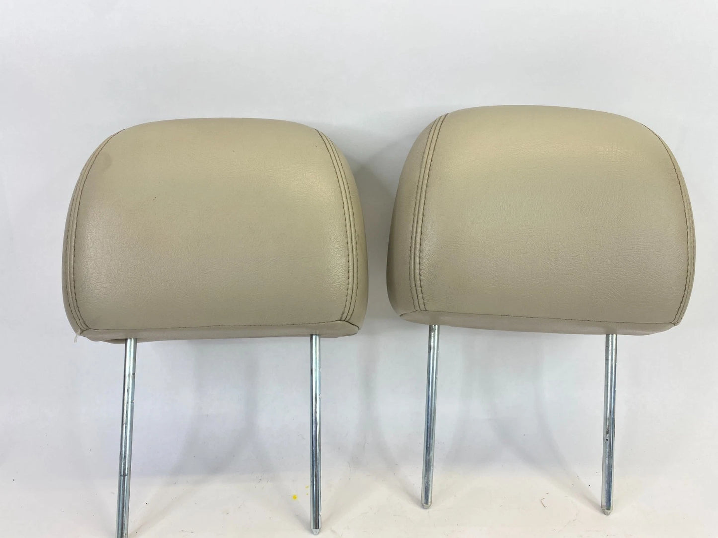 2003-2006 CHEVROLET TAHOE FRONT LEFT & RIGHT SEAT HEADREST HEAD REST PAIR SET